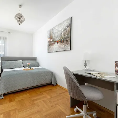 Klimatyzowany Z 2 Sypialniami Balkonem I Parkingiem By Renters Apartamento Cracovia