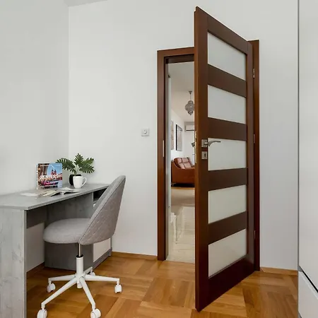 Klimatyzowany Z 2 Sypialniami Balkonem I Parkingiem By Renters Apartamento