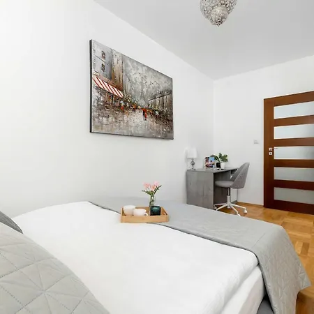 Klimatyzowany Z 2 Sypialniami Balkonem I Parkingiem By Renters Cracovia