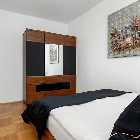Klimatyzowany Z 2 Sypialniami Balkonem I Parkingiem By Renters Apartamento