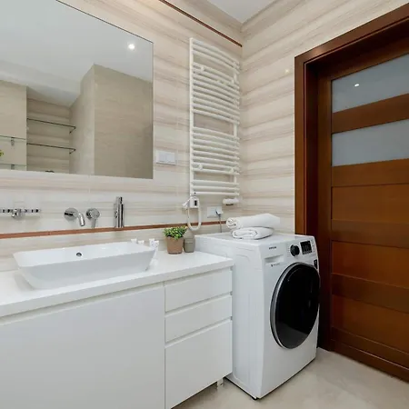 Apartamento Klimatyzowany Z 2 Sypialniami Balkonem I Parkingiem By Renters Cracovia