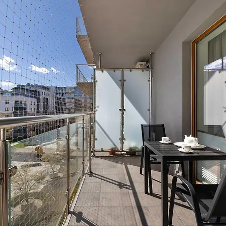 Klimatyzowany Z 2 Sypialniami Balkonem I Parkingiem By Renters Apartamento